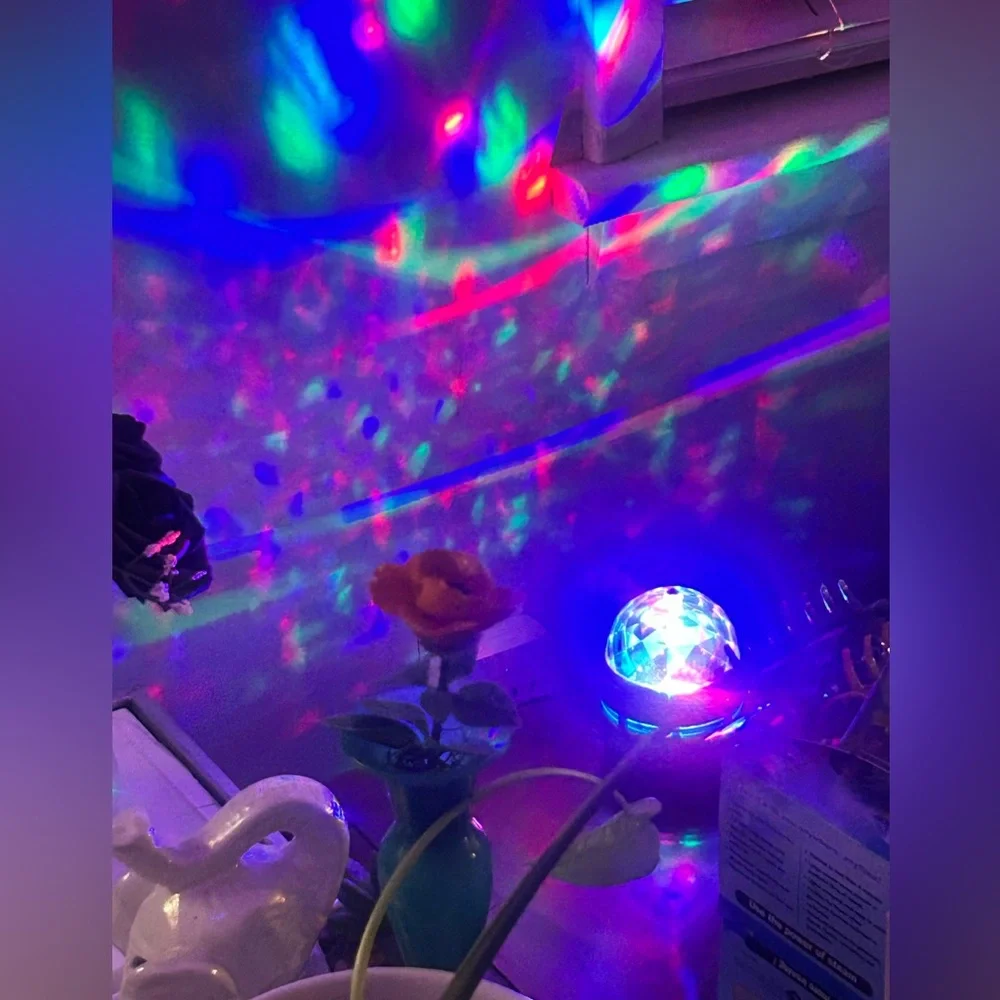LED Mini Magic Ball - Picture 3 of 4